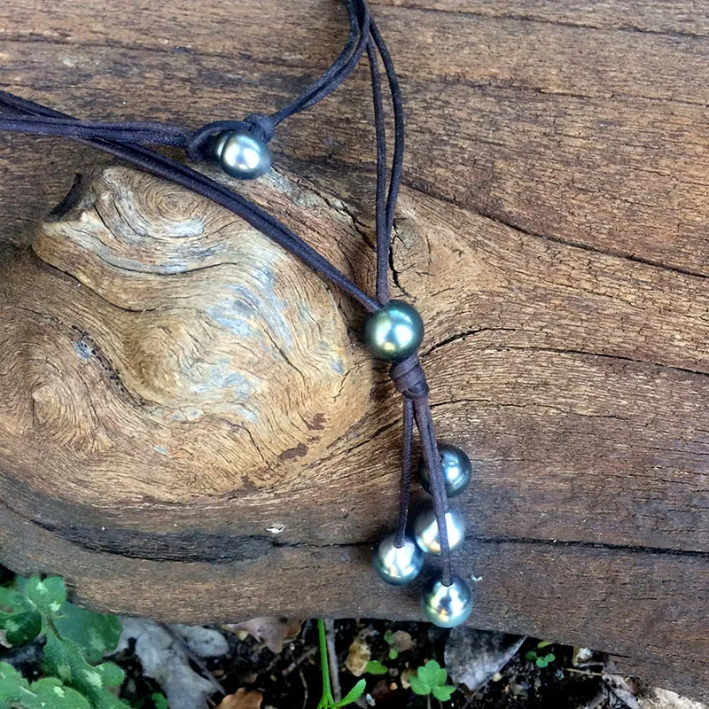 

White Baroque pearl leather knotted necklace,Pearls Lariat ,natural pearls and leather knotted necklace,Handmade Lariat necklace