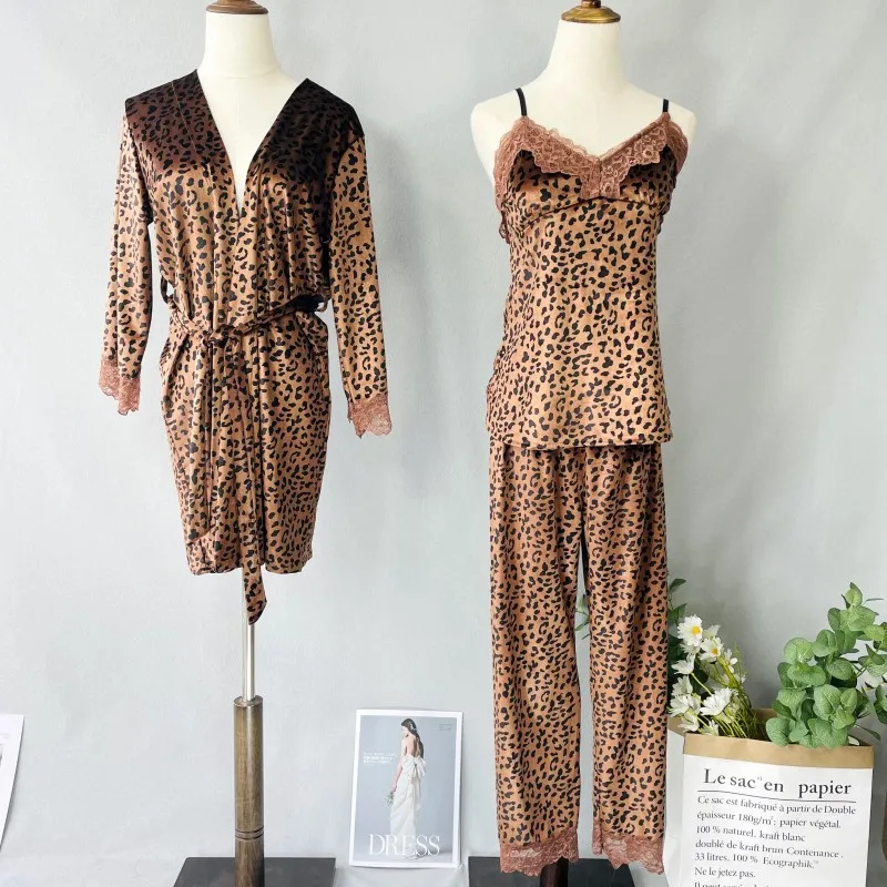 

Пикантный бархатный пижамный комплект с леопардовым принтом, костюм с кружевной отделкой, халат, осенняя Женская одежда для сна из 3 предмет...