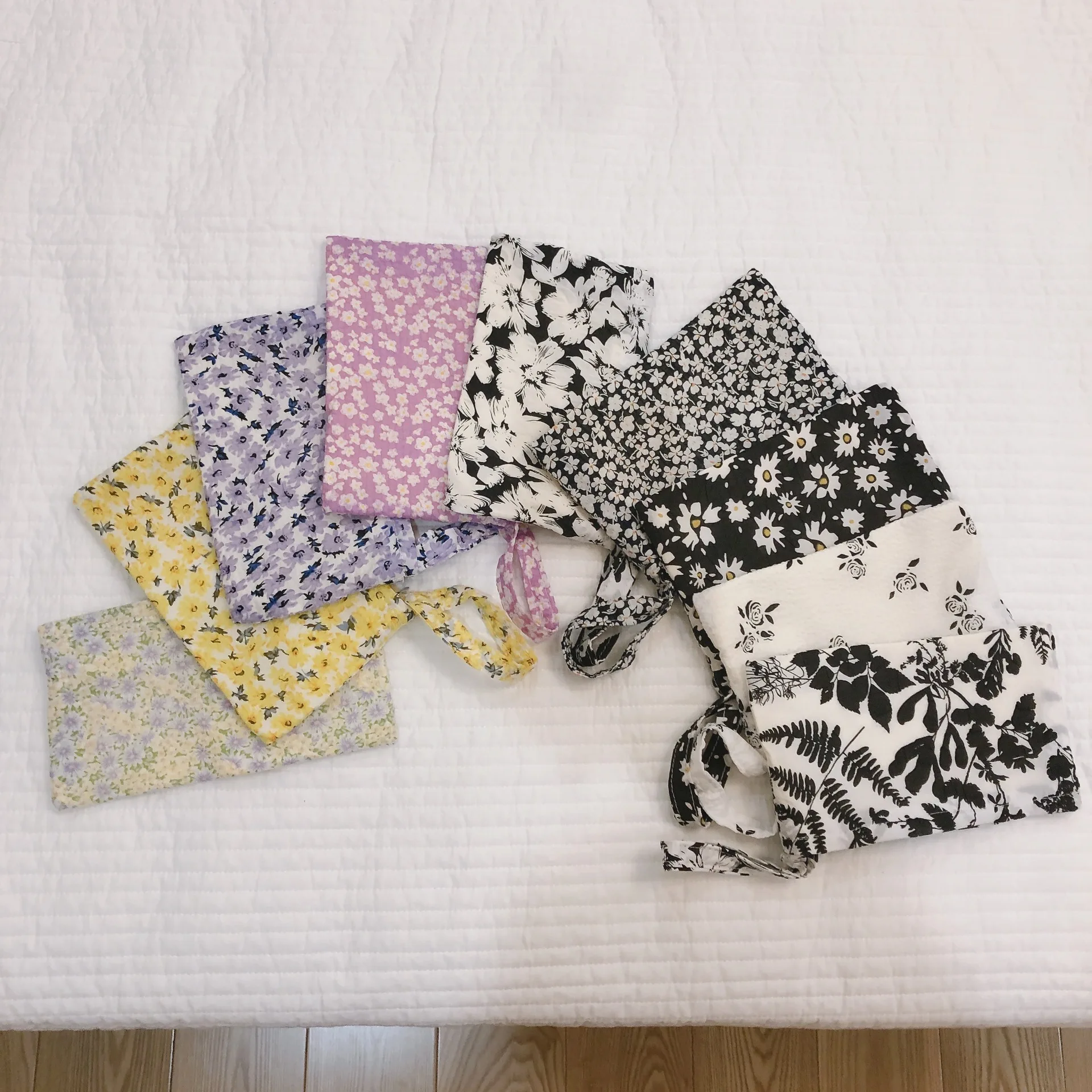

Women Flower Cosmetic Bags Mini Small Cloth Make Up Mobile Phone Bag Wristlet Toiletry Bag Necesserie Storage Pouch