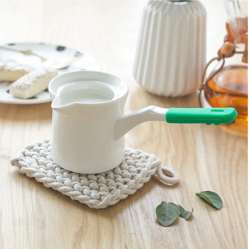 Турецкая керамика молочный чайник мокко варит пламя нагревается кофе капельный