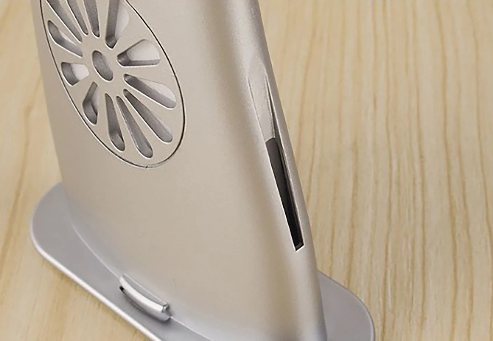 

Wooden Guitar Sound Hole Humidifier Anti-drying Moisture Tank Portable Guitar Humidifier Instrument Care Guitar Accessories