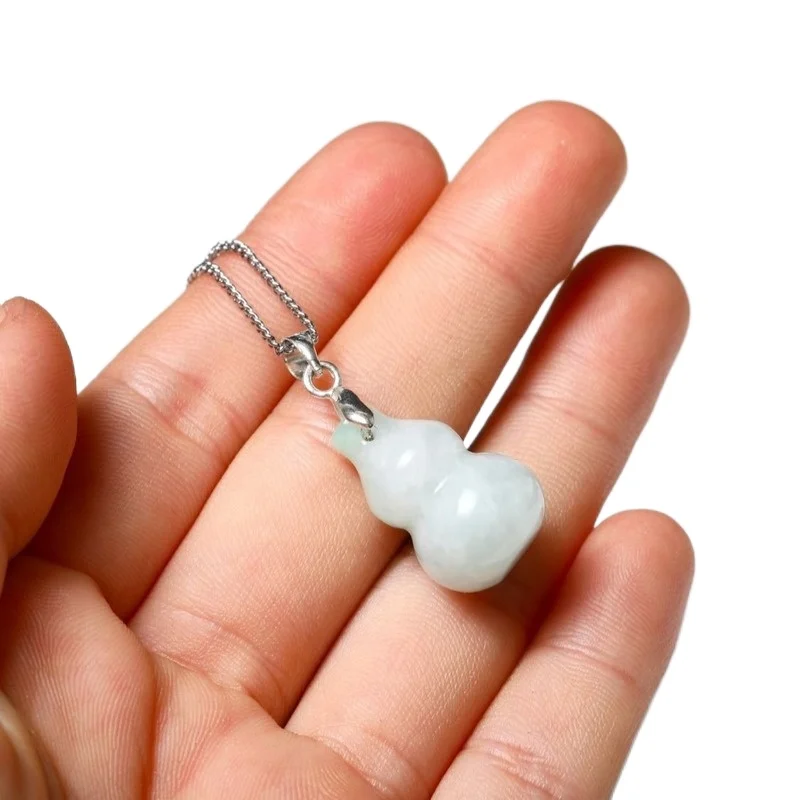 

Natural Emerald Gourd Pendant Necklace Charm Jewellery Fashion Hand-Carved Man Woman Amulet Charm Jewelry Fashion Accessories