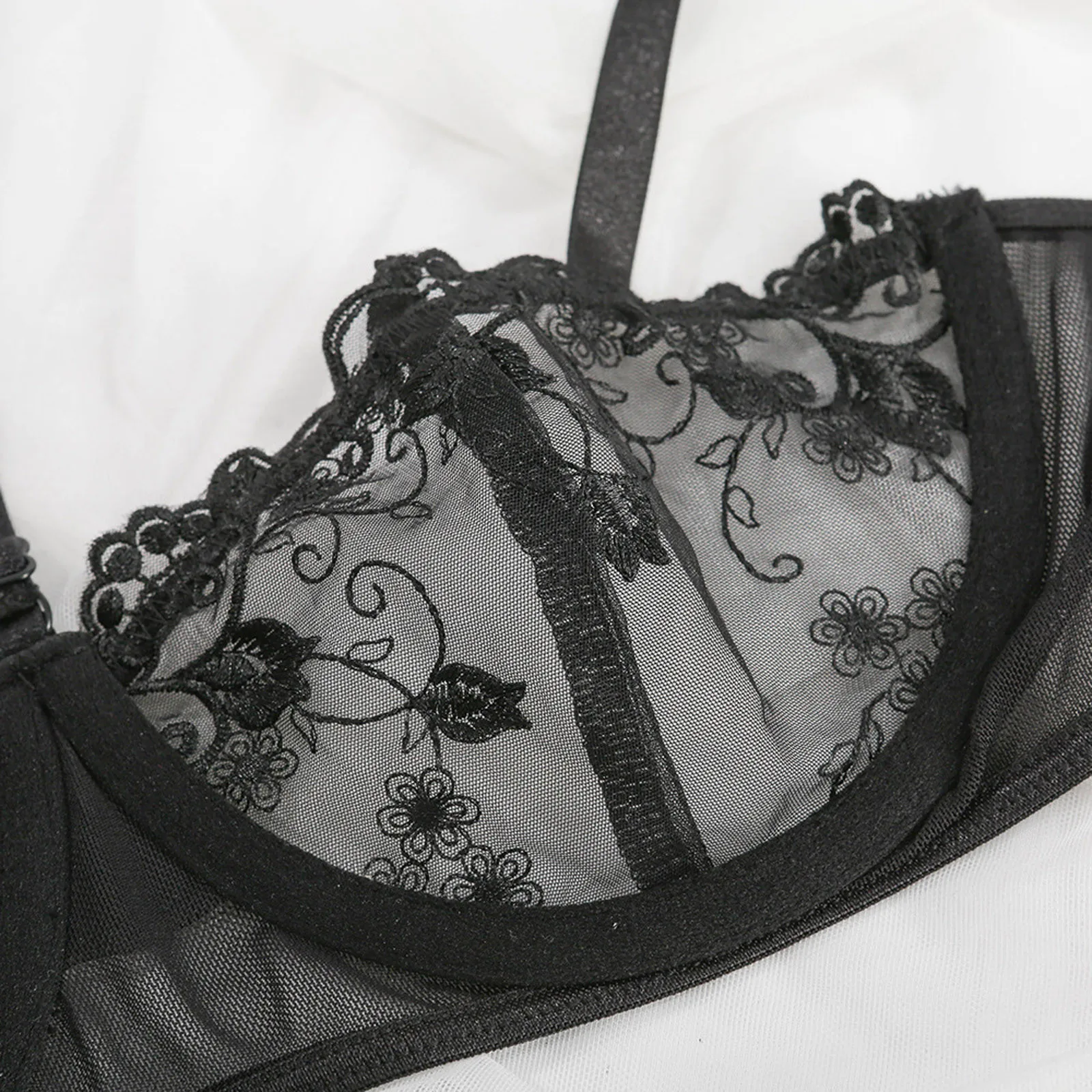 

Lace Halter Bra Panties Lingerie Set Sexy Women Underwear Mesh Perspective Sexy Sensual Lingerie Ladies Intimates Underwear Set