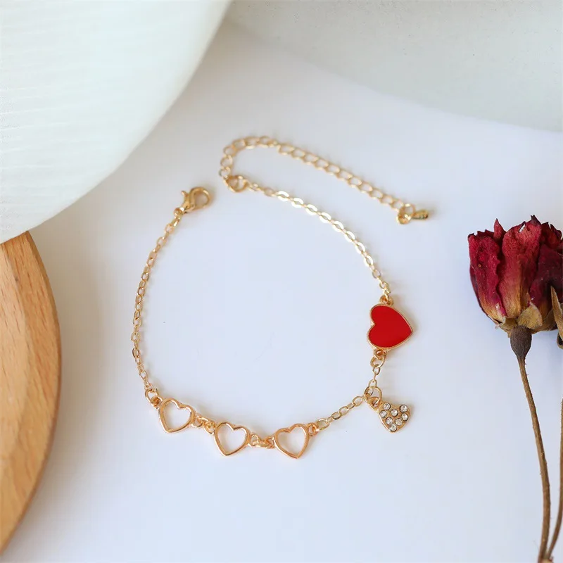 

Kpop Red Heart Bracelet for Women Models Simple Hollow Love Bracelet Sweet Student Girlfriends Gift Fashion Jewellery 2020 New