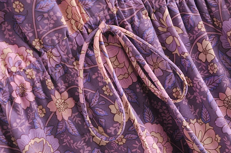 Винтажное шикарное женское фиолетовое платье с цветочным принтом коротким