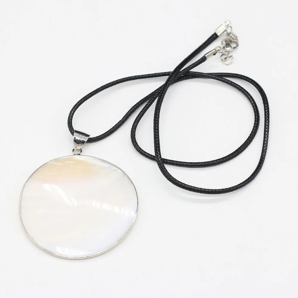 

Natural White Shell Necklace Comfortable To Wear Length 60 cm Ergonomic Design Round Pendant for Jewelry Gifts for Women 50x50mm