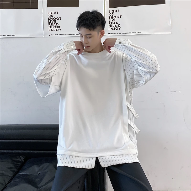

Hoodies & Sweatshirts