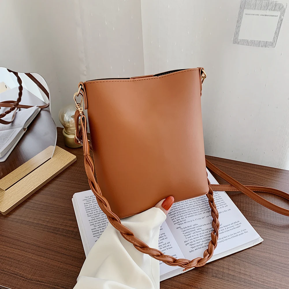 

Модные женские сумки-ведра из искусственной кожи 2020, простая Женская плетеная Сумка на ремне, сумка на плечо, однотонные сумки-мессенджеры