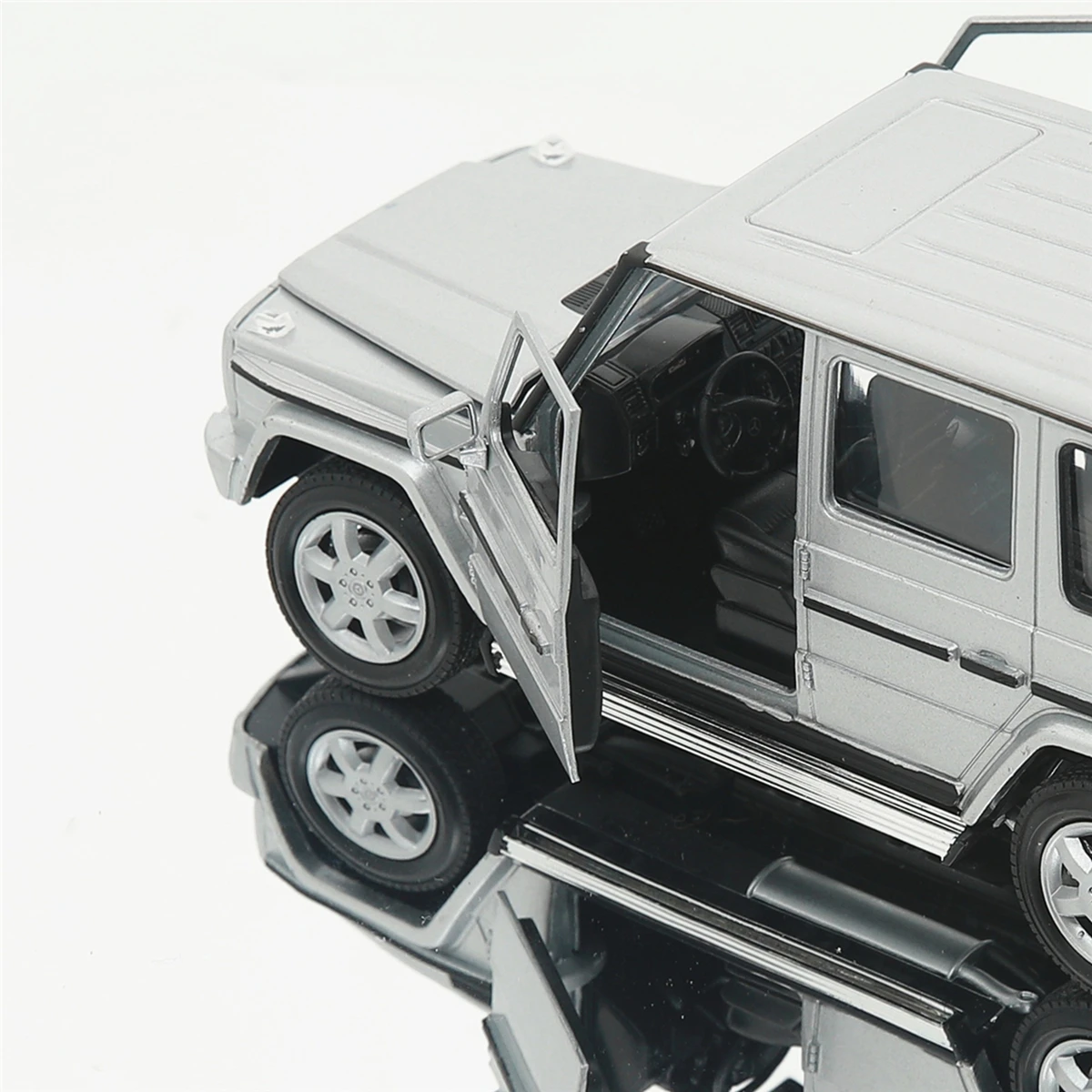 

WELLY 1:24 Mercedes-Benz G-Class Alloy Luxury Vehicle Diecast Pull Back Cars Model Toy Collection Xmas Gift