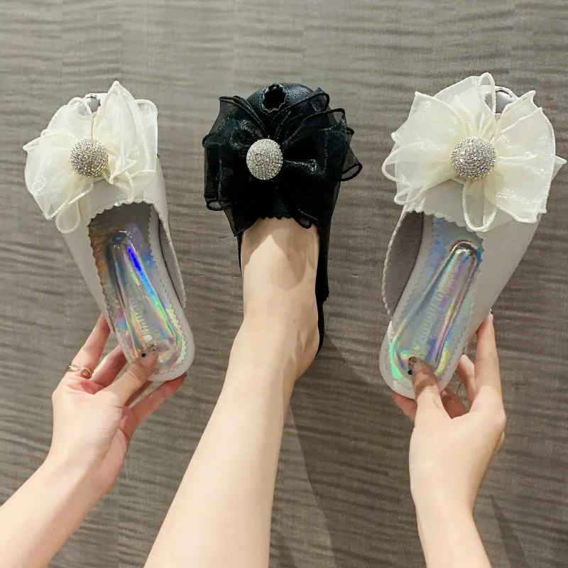 

2021 Summer White Scorpion Shoes Fashion Water Drill Flat Soft Women Fish Mouth Sandals Leather Big Size Flowers Slippers Female