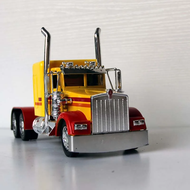 Литая модель автомобиля из металлического сплава грузовика с прицепом