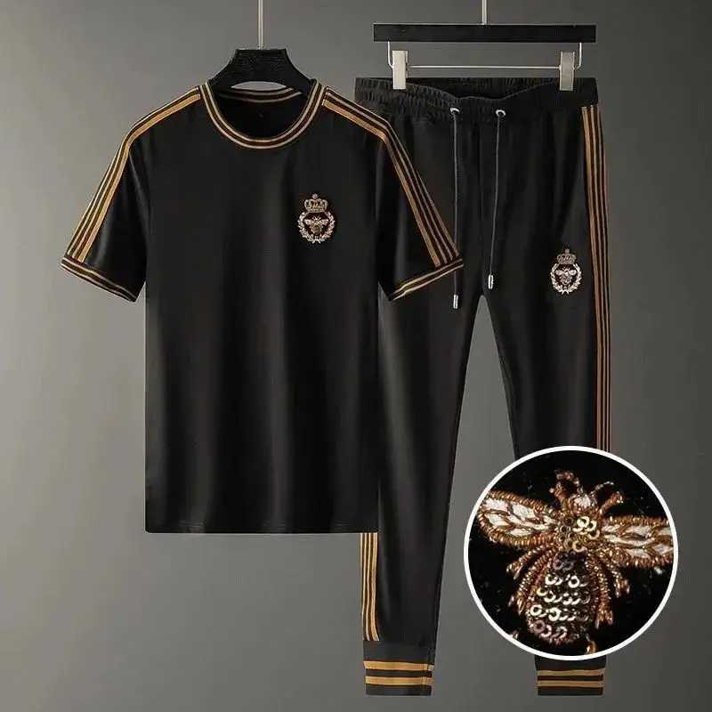 

2021 Summer New Men 's Sport Suit Korean Style Fashion Little Bee Badge Short Sleeve Trousers Two - Piece Suit
