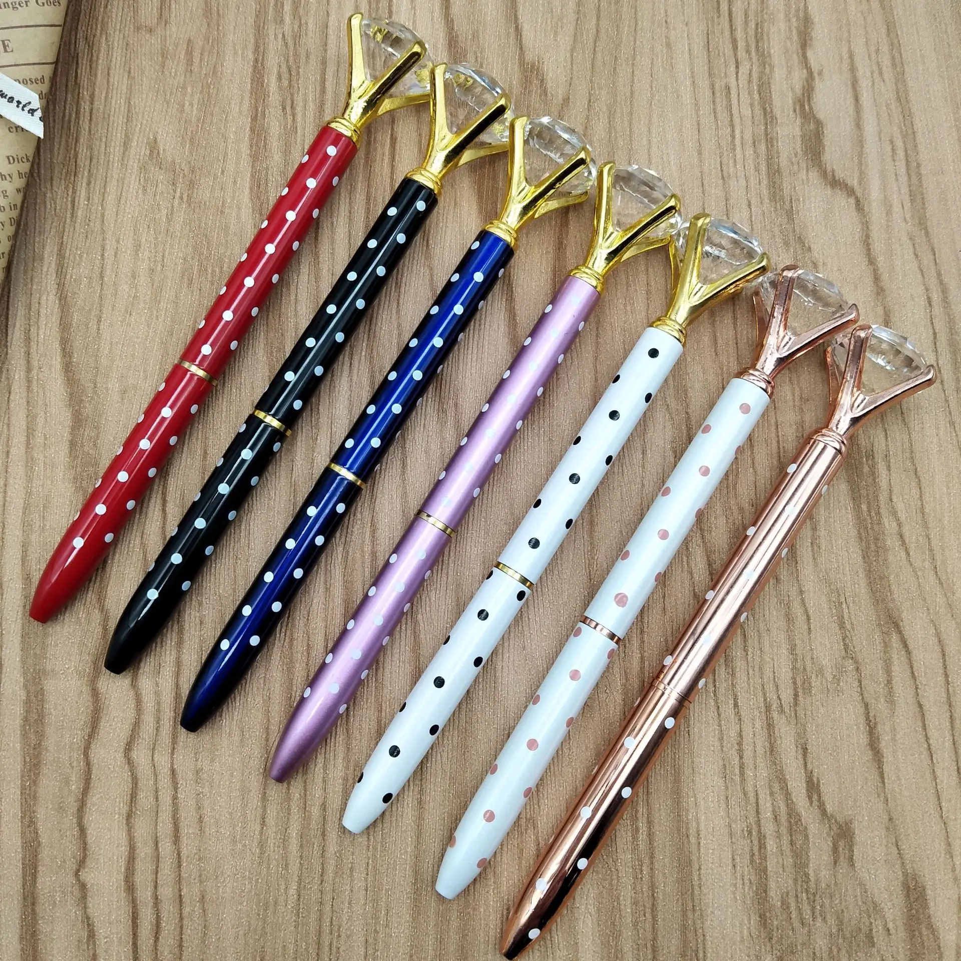 Шариковая ручка с большим драгоценным камнем металлическая шариковая черная