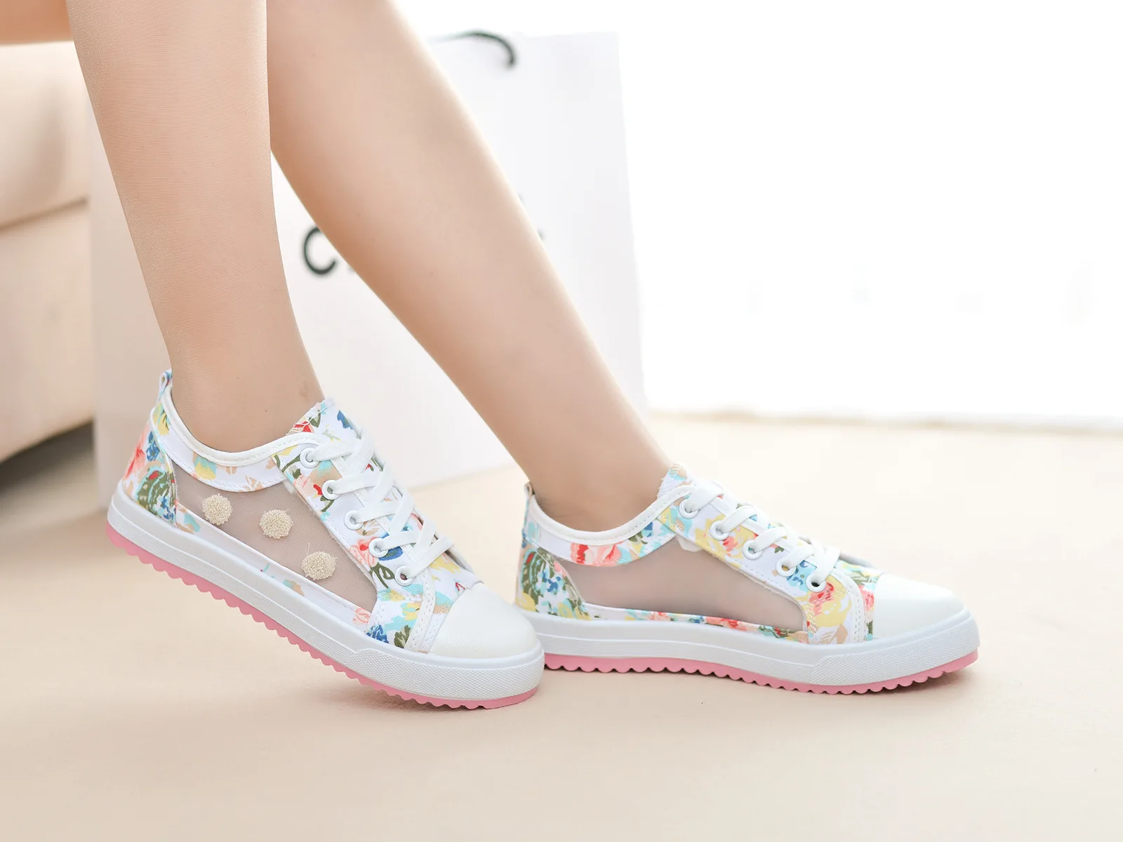 Новинка года; белые туфли на танкетке; женские Сникеры на платформе; tenis feminino; повседневная женская летняя парусиновая обувь; zapatos De Mujer