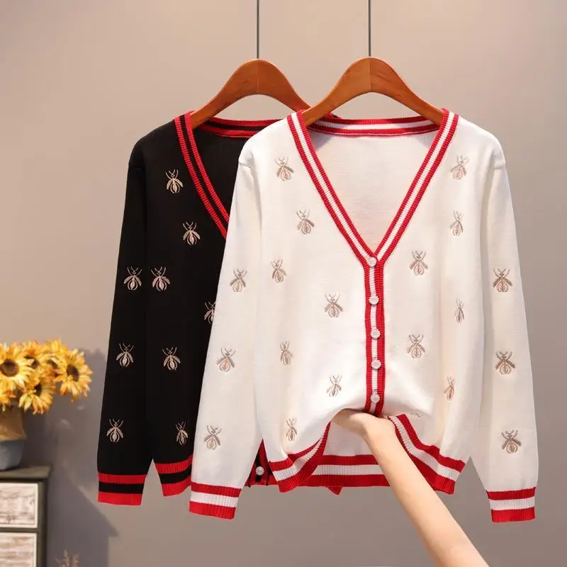 

Autumn / winter 2020 new women's knitting cardigan bee embroidery long sleeve top short sweater coat