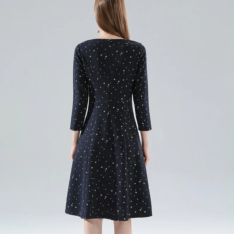

2xl 4xl 3xl Plus Size Dress 2021 Autumn Winter Fashion Women V-Neck Golden Star Print 3/4 Sleeve Mid-Calf Dress Robe Femmes