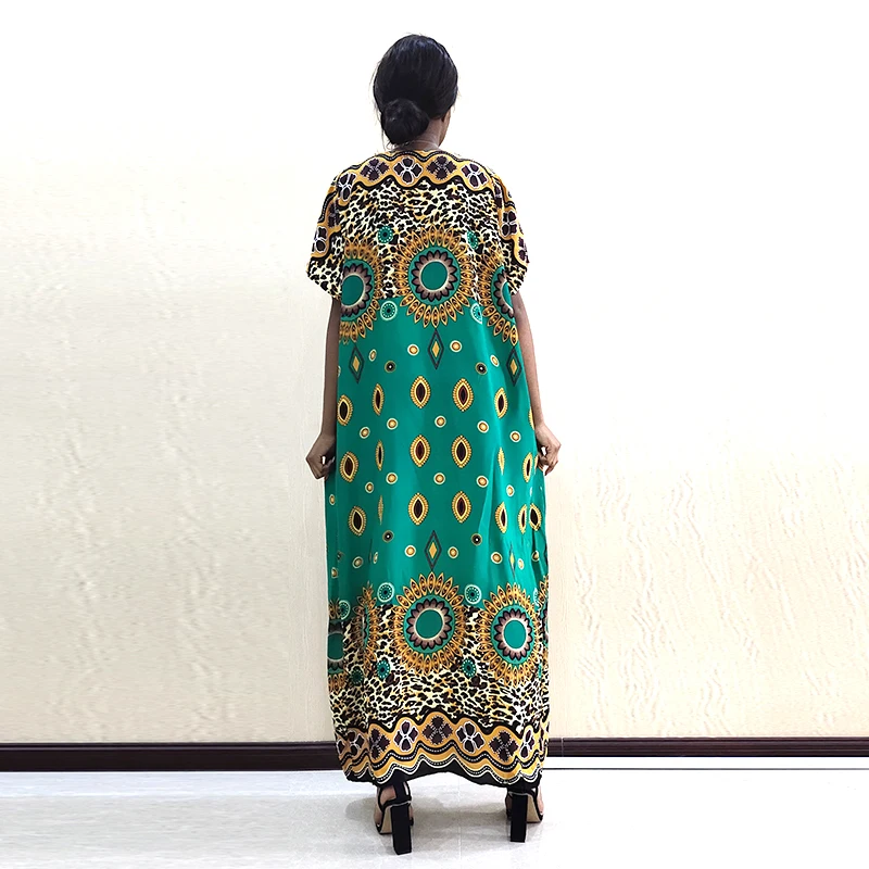 Женское платье с шарфом зеленое из чистого хлопка круглым вырезом и коротким