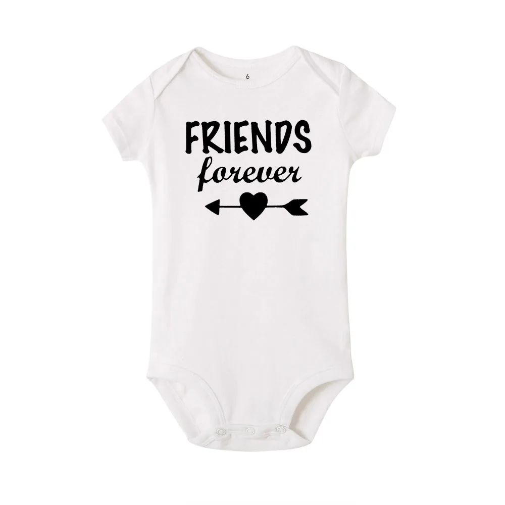 1 предмет, детский летний комбинезон с короткими рукавами и надписью «Born Together and Friends Forever», боди для близнецов, повседневные комбинезоны для малышей