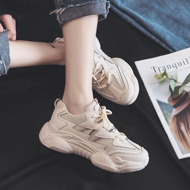 Женские кроссовки на платформе в стиле ретро белые из дышащей сетки C2 13 осень