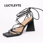 2021 Модные женские ботинки на твердом квадратном Летняя женская обувь с открытым носком, сандалии женские ботильоны из PU искусственного материала (PU) с перекрестной шнуровкой на среднем каблуке Женская обувь в сдержанном стиле; Большие размеры 35-42; Zapatos Mujer