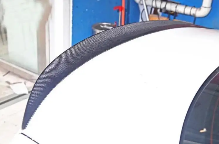 Высокое качество углеродного волокна заднего багажника спойлер крыло подходит