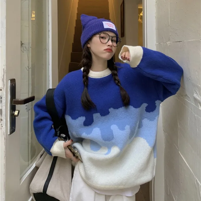 

Gradient Klein blue sweater design sense of minority women autumn and winter 2021 new lazy contrast sweater top