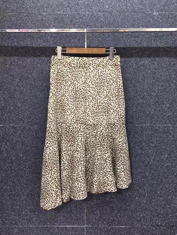 

2021 spring and summer new women's lapel wood ear stitching long-sleeved shirt + drawstring leopard print half skirt 2-piece set