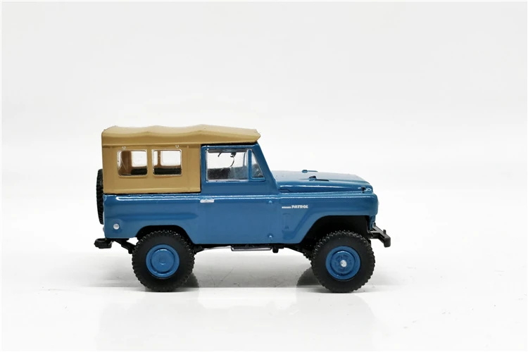 Зеленый светильник 1:64 1968 Nissan Patrol boutique игрушечные машинки из сплава для детей