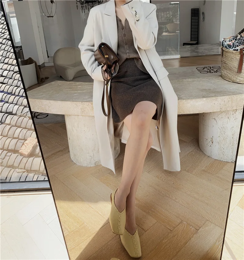 

2020 Autumn With Winter Korean Gentle Elegant Young Lady Iooks Thin And Soft Waxy V-Neck Woolly