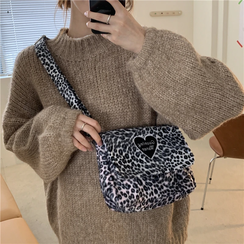 

Fashion Plush Female Small Crossbody Bags Leopard Embroidery Women Messenger Bag Simple Ladies Shoulder Bags Cool Girls Handbags