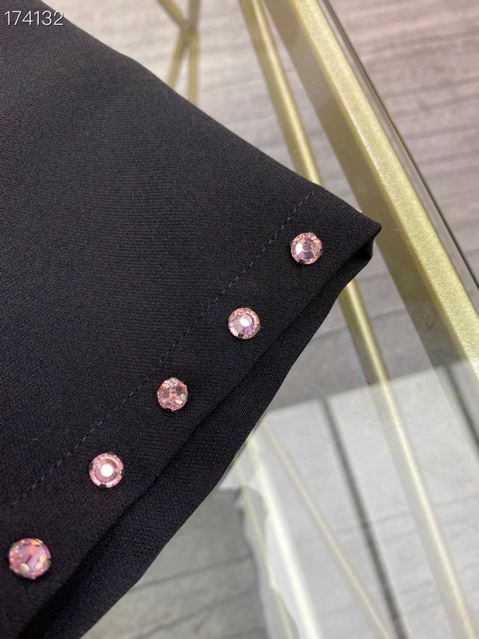 

2021 spring and summer elegant simple round neck hot drilling embellishment slim simple and elegant short sleeve dress