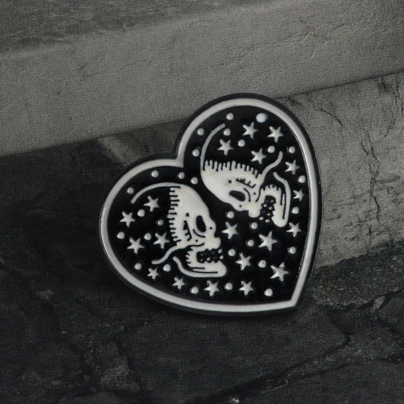 Эмалированная булавка для влюбленных Galaxy Soul Black Heart Skull Couple Punk Skeleton значки сумок