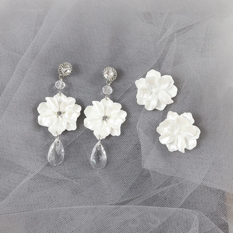 Модные элегантные серьги гвоздики из смолы с белым цветком для женщин