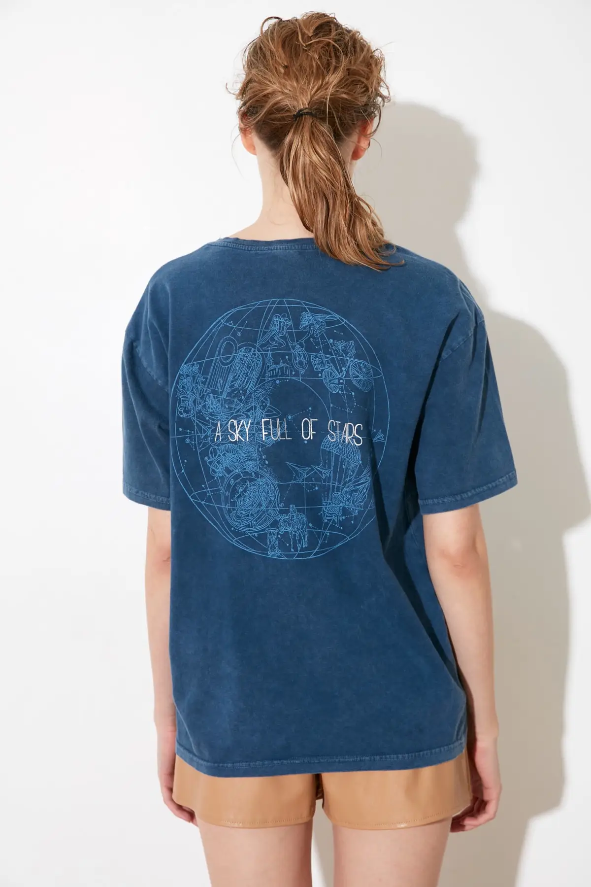 

Trendyol-Flushing and Foil Printed Boyfriend Knitted T-Shirt TWOSS21TS0854