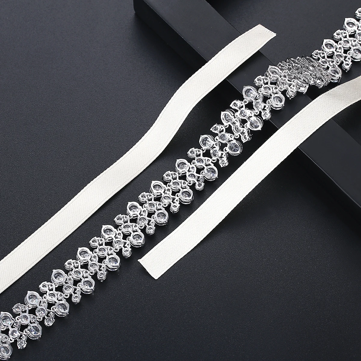 

LUOTEEMI Multiple Layer Cubic Crystal Choker for Women Aesthetic Wedding Bridal Gorgeous Jewelry for Female Envio Gratis