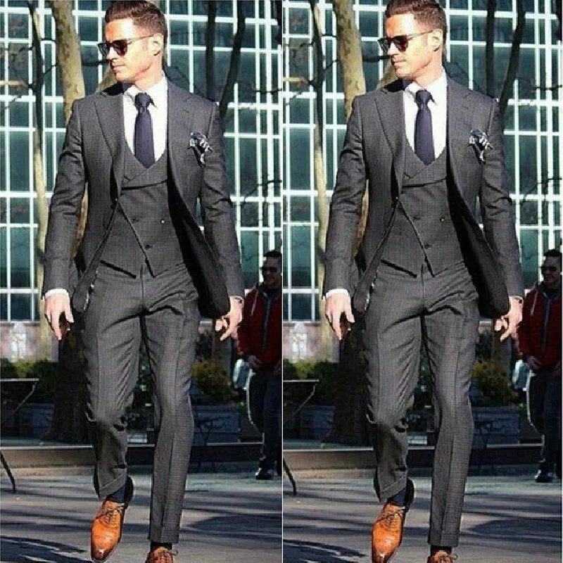 Смокинги для жениха с двумя пуговицами темно серый костюм шафера лацканами