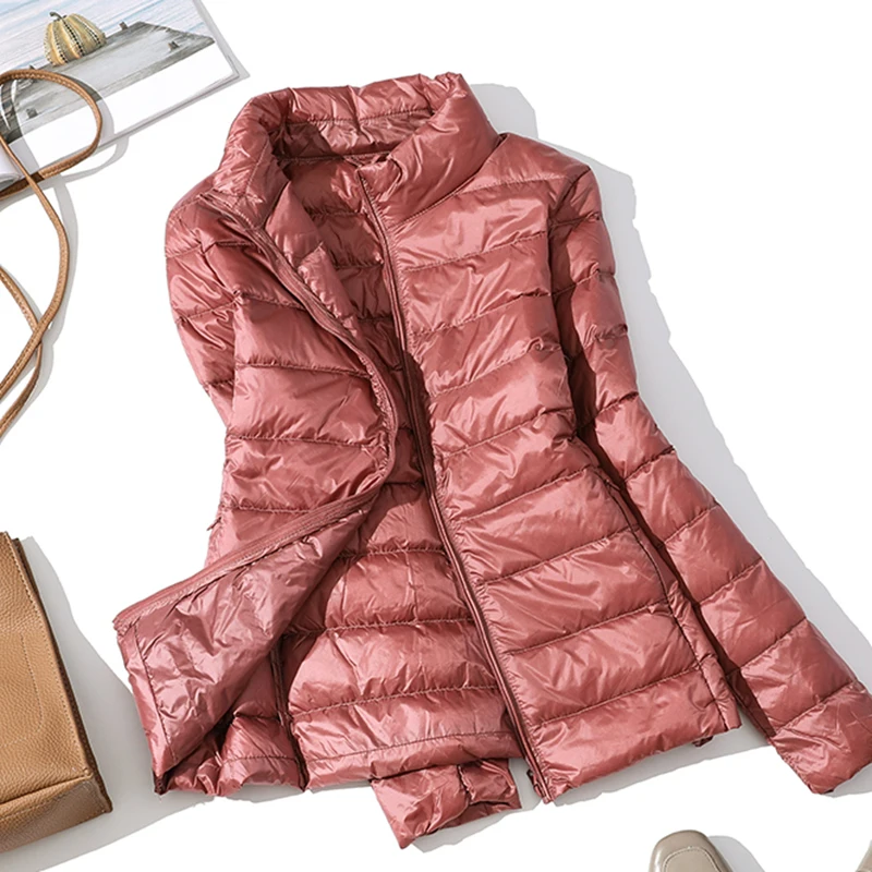 Женская парка на утином пуху с воротником-стойкой и длинным рукавом |