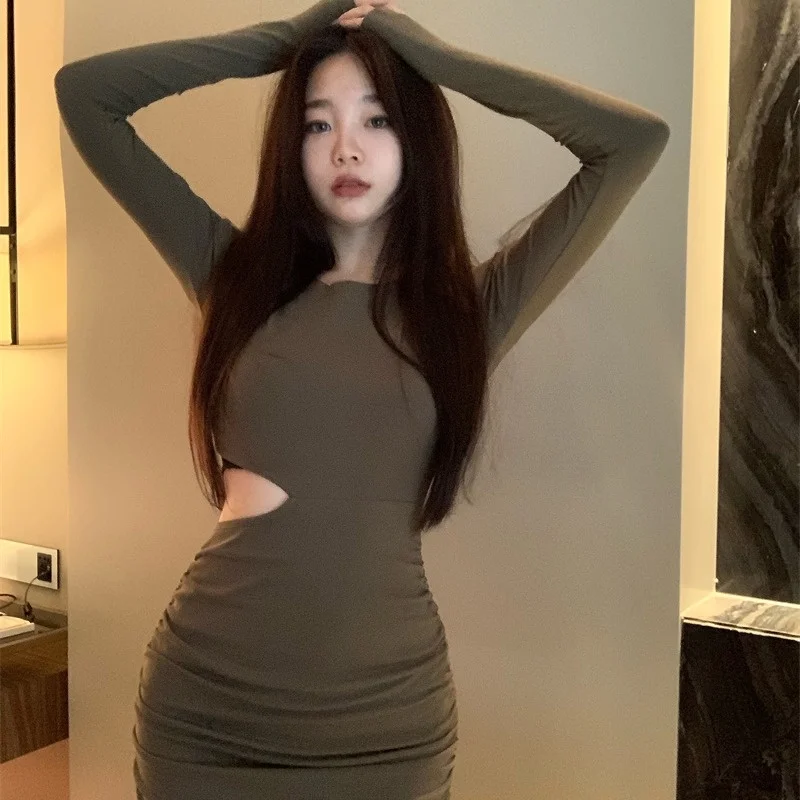 

Женское вечернее платье средней длины, с длинным рукавом