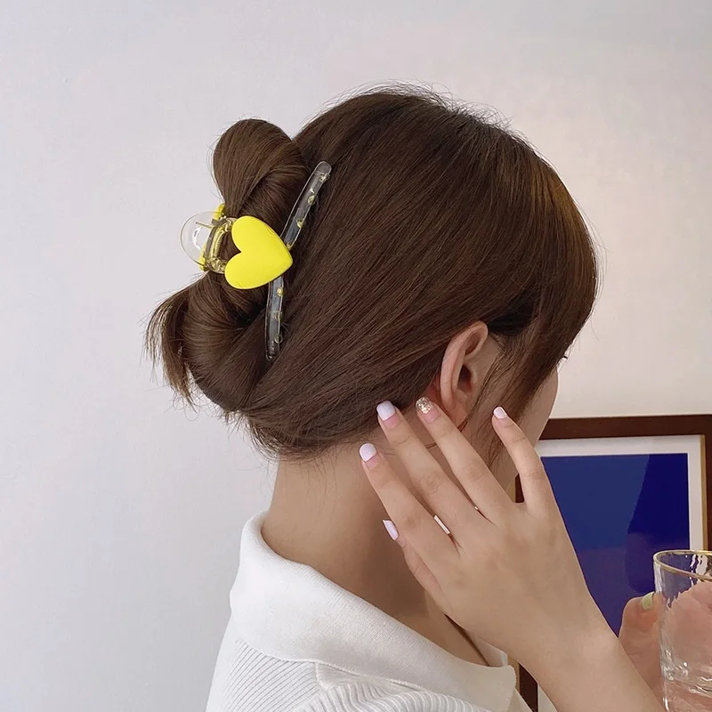 

CN New Women Cute Heart Plastic Hair Claws Sweet Back Hair Hold Hair Decorate Clips Hairpins Headband Fashion Hair Accessories