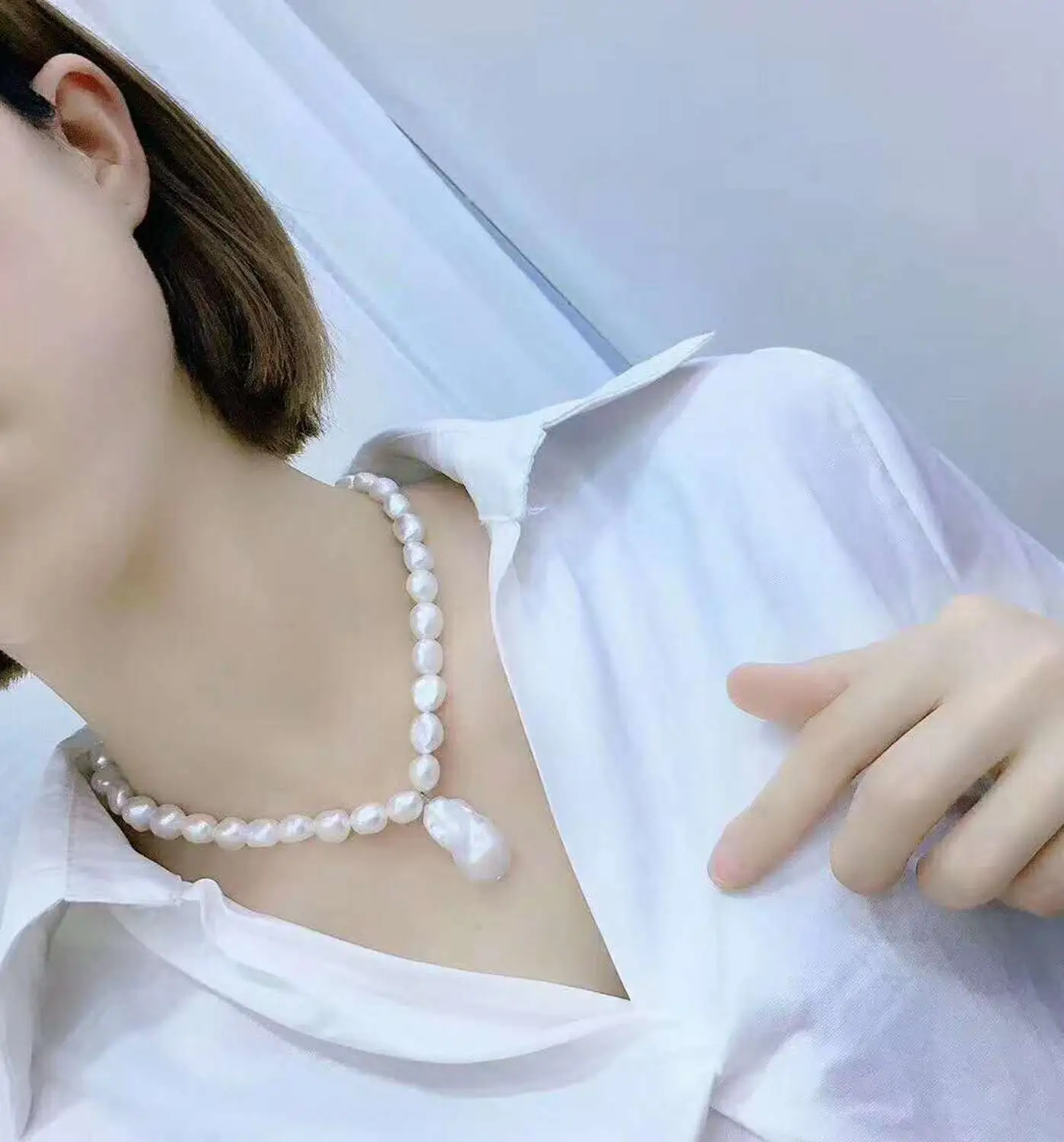 

Hand knotted European and American style white 9-10mm baroque shape freshwater pearl pendant necklace fashion jewelry long 45cm