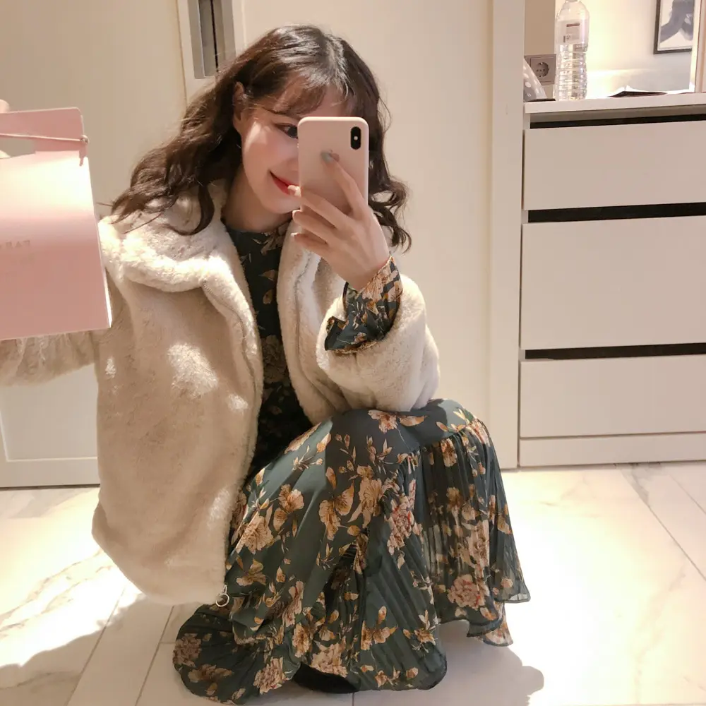 Платье с цветочным рисунком на бретелях Новинка 2018 года Сезон осень весна