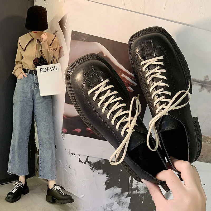 

Женские туфли из искусственной кожи, на массивном каблуке и платформе, туфли-лодочки без застежки, модная женская обувь с металлической пря...