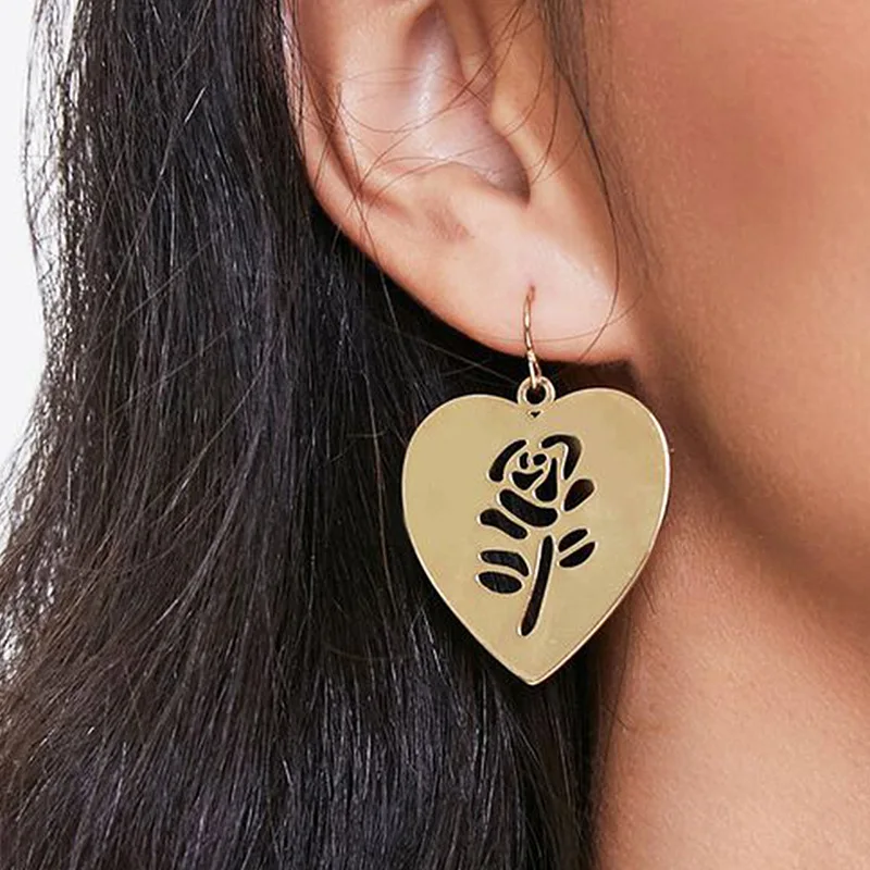 

New Vintage Alloy Glossy Hollow Rose Earrings Women's Trendy Peach Heart Pendant Jewellery Set Gold Necklace for Women