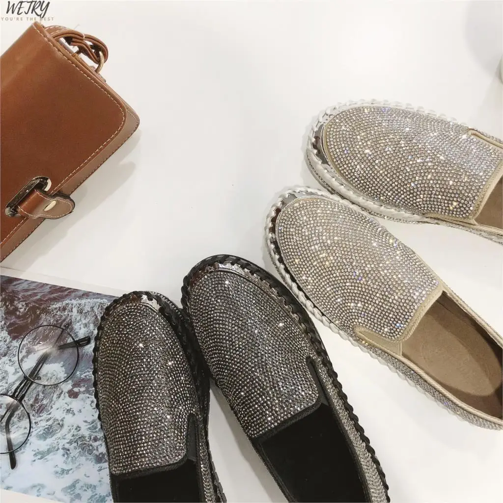 Туфли женские на платформе шикарные блестящие без застежки однотонные лоферы