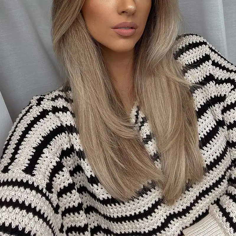 Женский трикотажный свитер в полоску с круглым вырезом и длинным рукавом |