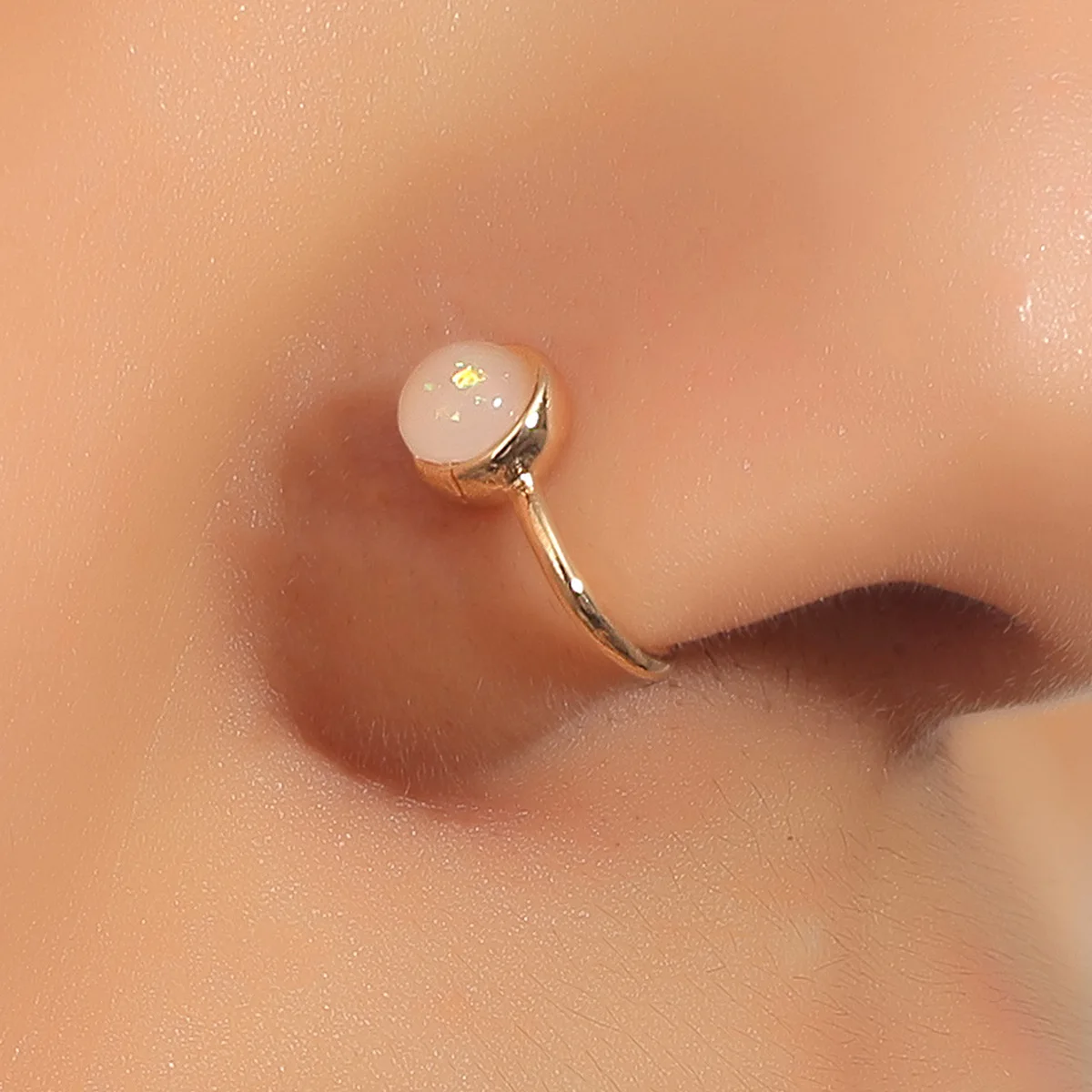 

1Pc Crystal Triangle Fake Nose Ring Non Piercing Clip On Nose Ring Indian Style Nose Cuff Fake Piercing Septum Nariz Gem Jewelry