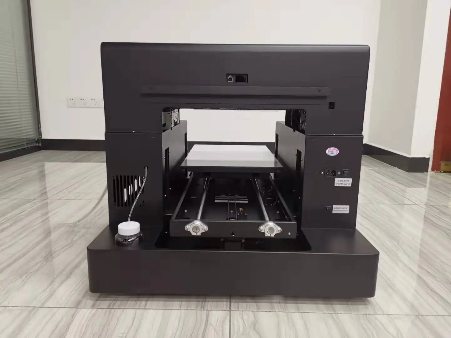 Новая усовершенствованная машина для печати на футболках и свитерах размера А4 |