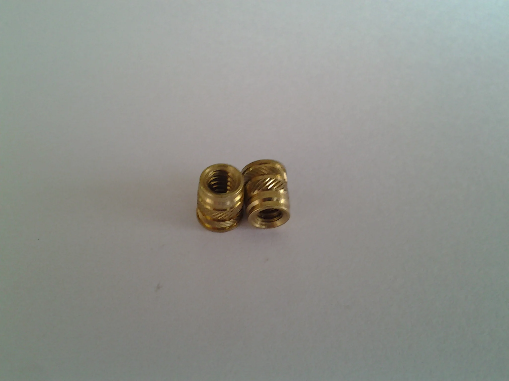 IUB-M2.5-1/2 M3-1/2 M3.5-1/2 M4-1/2 M5-1/2 M6-1/2 коническая вставка с резьбой латунь рифленая