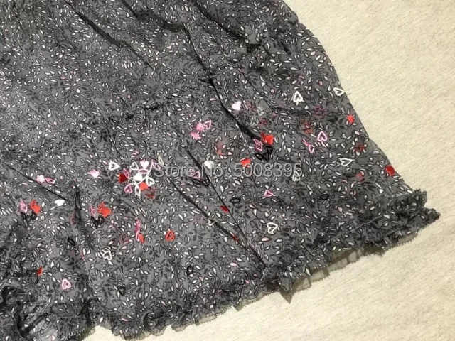 Серое платье миди с принтом воротник-рубашка пуговицами короткие рукава