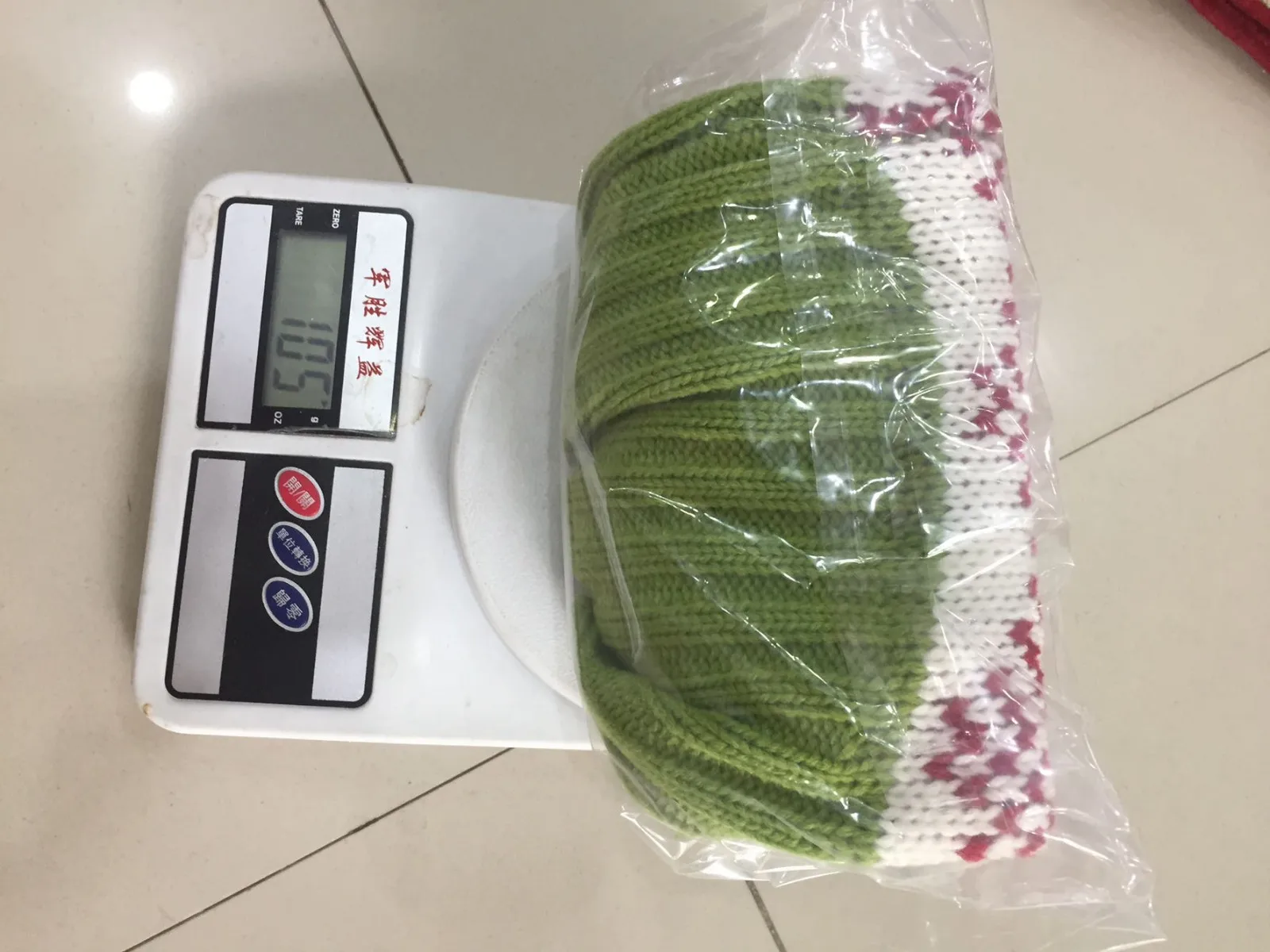 Вязаные рождественские чулки носки с плюшевыми шариками конфеты подарочные